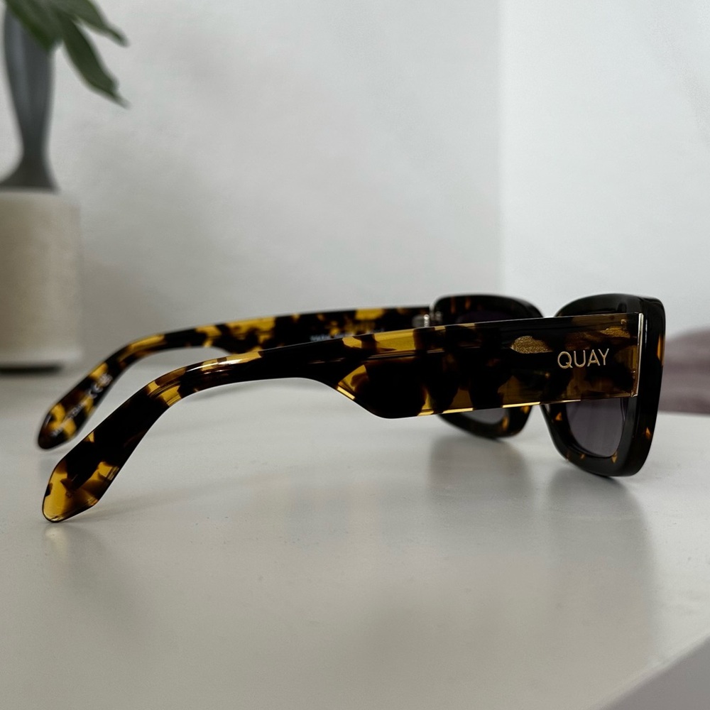 Quay Yada Yada Tortoise/Smoke Sunglasses - Picture 6 of 9